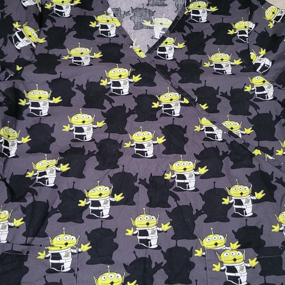 Disney Pixar Toy Story Green Alien medical scrub top woman's sz Medium - Picture 9 of 10